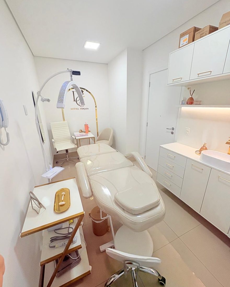 Sala de atendimento da DG Estética Avançada na Zona Norte de São Paulo